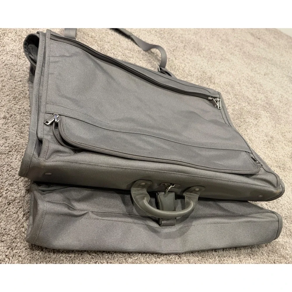 Tumi Alpha Grey Ballistic Nylon Tri-Fold Garment Bag Travel Suit Carrier Luggage